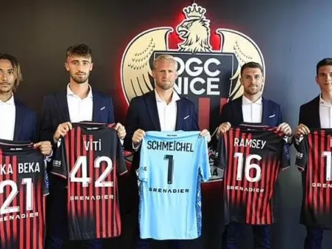 Pochettino 'quay xe', Nice nhắm người bị Liverpool hủy diệt