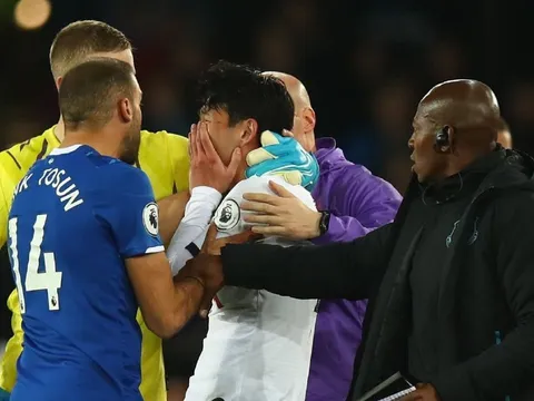 Pochettino: "Tại sao các trọng tài lại không làm vậy?"