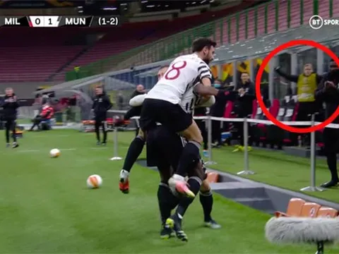 Pogba ghi bàn, Van de Beek tức tốc thực hiện ngay 1 động thái