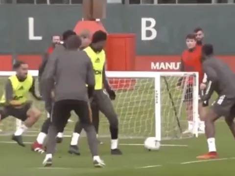 Pogba "làm nhục" Rashford, Bruno lộ biểu cảm khó tin