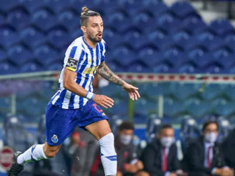 Porto hét giá Telles, đẩy Man Utd vào bước đường cùng