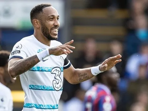 Potter khen ngợi Aubameyang