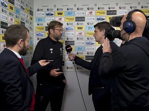 Premier League đề xuất phỏng vấn HLV giữa hiệp