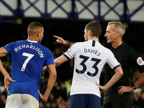 Premier League họp bàn, VAR sắp bị "tiêu diệt"?