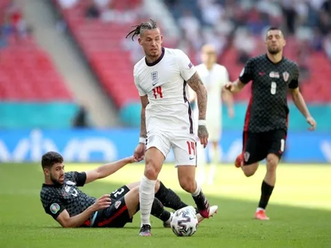 Máy xoạc bóng của Bielsa, sao Chelsea bị chặt chém và những cái nhất Premier League tại EURO