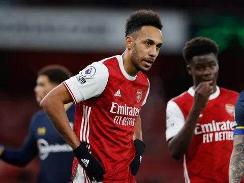 Dính thẻ đỏ, Gabriel nhận ngay "giáo huấn" từ Aubameyang