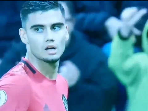 SỐC! Pereira ngao ngán trên sân, không tin nổi pha xử lý nghiệp dư của 'bom xịt' M.U