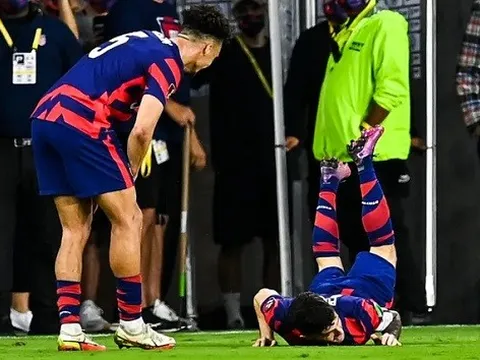 Câu chuyện cảm động sau pha ăn mừng kỳ lạ của Pulisic