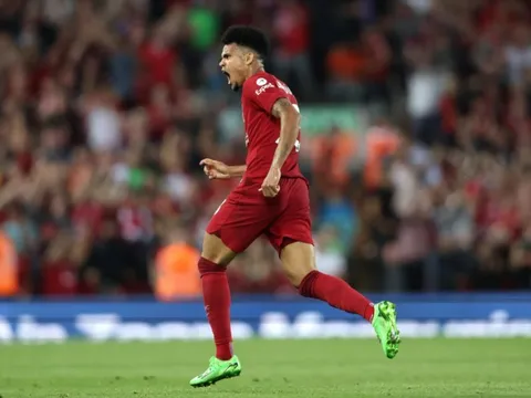 Puyol, Ferdinand ngạc nhiên với 1 sao Liverpool