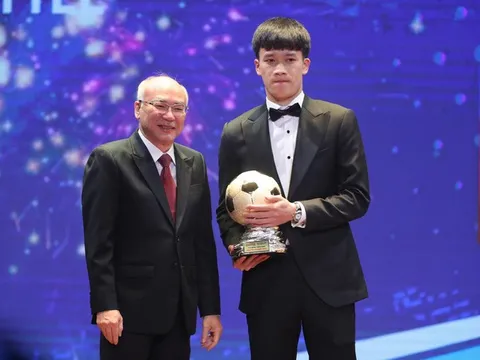 Hoàng Đức, Huỳnh Như và Hồ Văn Ý đạt danh hiệu Quả bóng Vàng 2021