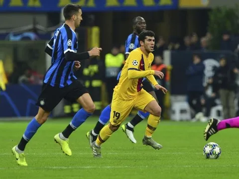 Đây, khoảnh khắc khiến người Inter chết lặng tại San Siro