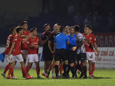 Quá khích với trọng tài, CLB TP.HCM nhận 3 án phạt từ VFF