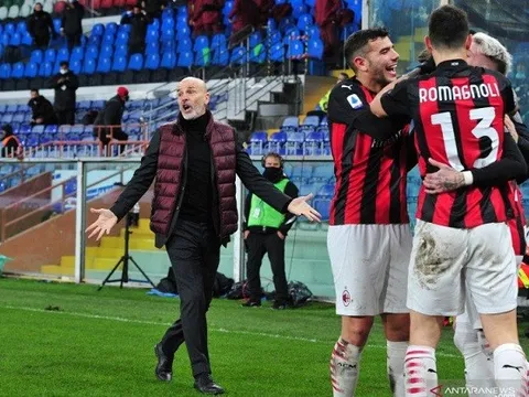 Quá phấn khích vì các học trò, HLV AC Milan có hành động lạ