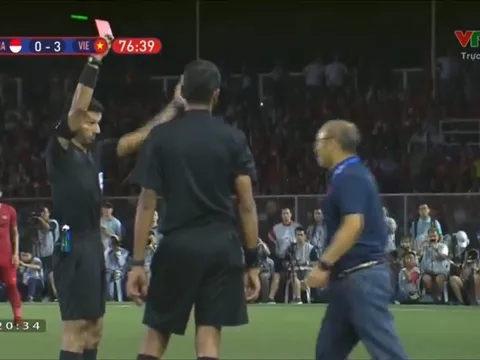 Quá rõ! Nhận thẻ đỏ, HLV Park Hang-seo có bị cấm chỉ đạo?