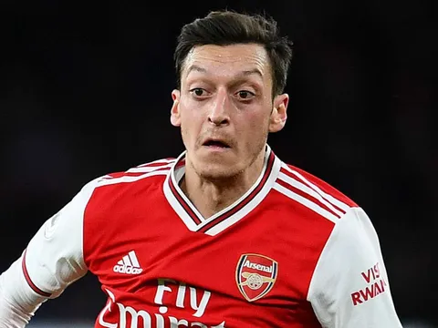 Quá tàn nhẫn, Arsenal định đoạt tương lai Ozil gây sốc