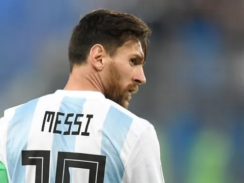 Quá tức tối, Messi hét: "Ông phá chúng tôi 2 lần"
