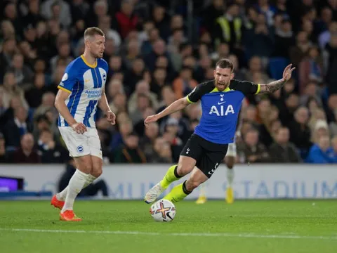 'Quái thú' của Conte cày nát tuyến giữa Brighton