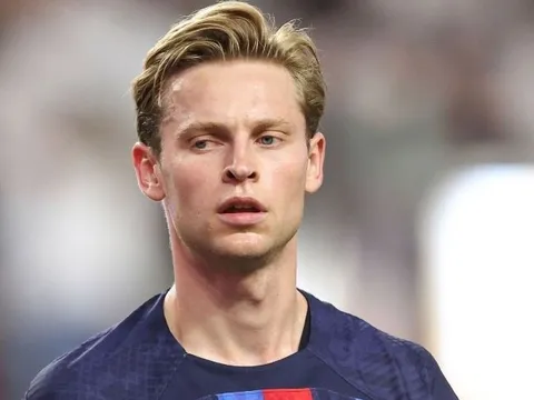 Quan chức bóng đá Hà Lan: 'Barca như muốn tống tiền De Jong'