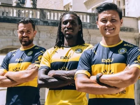 Quang Hải "cool ngầu", quảng bá áo đấu cho Pau FC