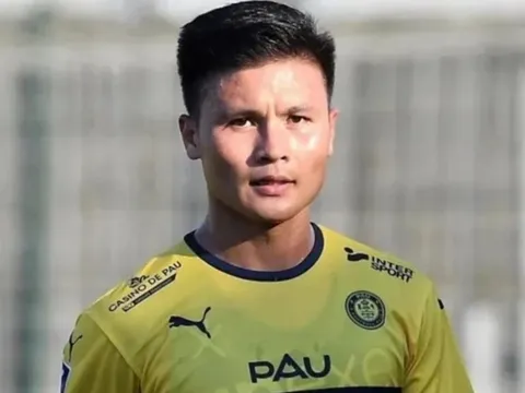 Quang Hải cùng đồng đội nhận thất bại 0-4 ở trận ra quân Ligue 2