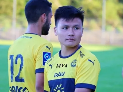 Quang Hải lập cú đúp bàn thắng trong buổi đấu tập của Pau FC