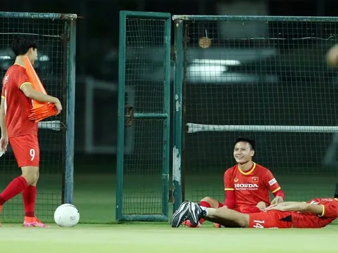 Quang Hải trêu Tuấn Anh; Malaysia tuyên bố “cứng”