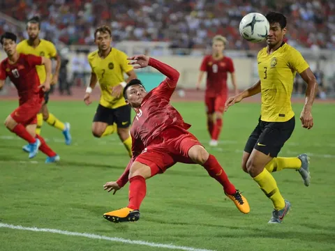 Quang Hải tung cú sút "xe đạp" mang 3 điểm về tay ĐT Việt Nam