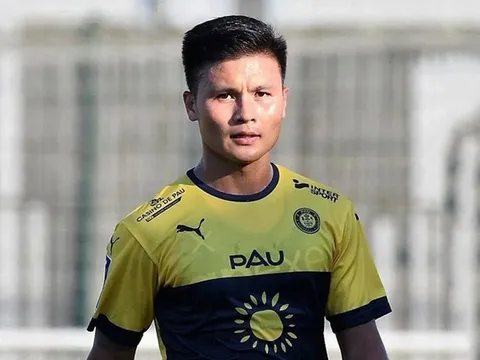 'Quang Hải về nước cứu vãn tương lai ở Pau FC'