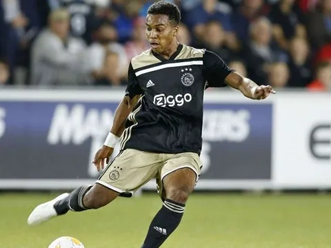 Ở rất gần M.U, Jurrien Timber gửi lời cảm ơn đến fan Ajax