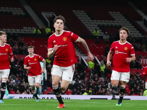 Quỷ đỏ sở hữu sát thủ "2 chân như 1", đóng góp 20 bàn/28 trận