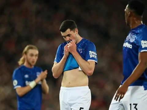 Liverpool thị uy sức mạnh khắp Premier League đẩy Everton vào tình cảnh khốn đốn