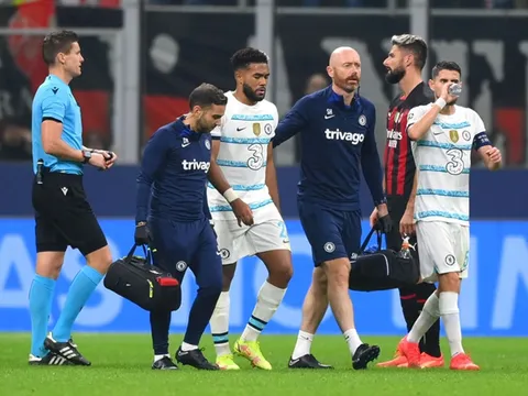 Khủng hoảng biên phải ở tuyển Anh trước World Cup
