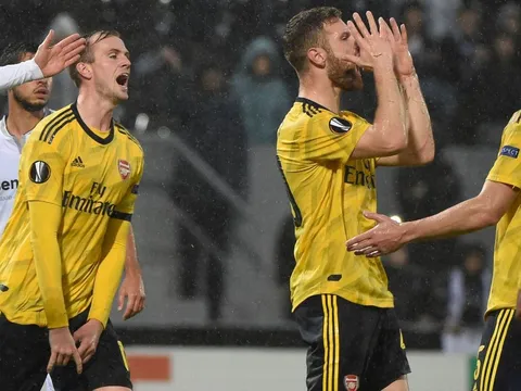 Hòa bạc nhược, fan Arsenal tức điên: "Đồ bỏ đi! Cậu ta run rẩy cả trận"