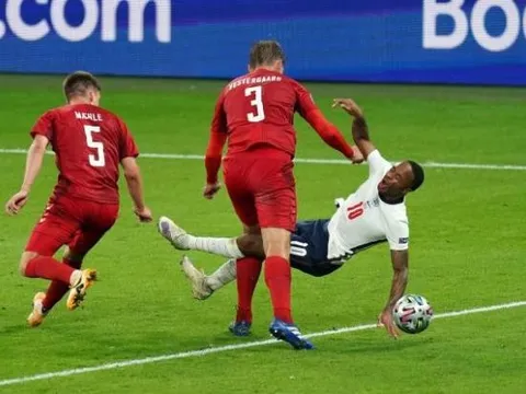 Raheem Sterling nói ra sự thật về quả penalty gây tranh cãi