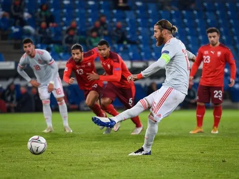 Ramos đá hỏng 11m 2 lần, TBN thoát thua phút cuối nhờ 'cánh chim lạ'