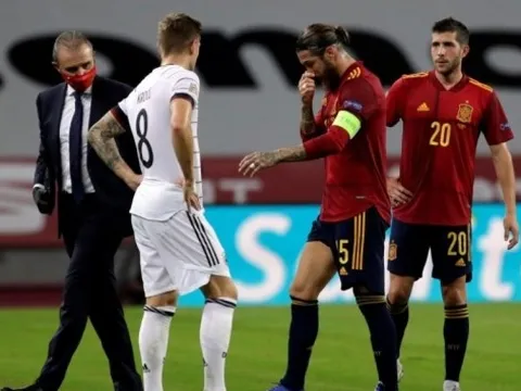 Ramos nằm sân, hành động bất ngờ của Toni Kroos khiến CĐV Real phát sốt