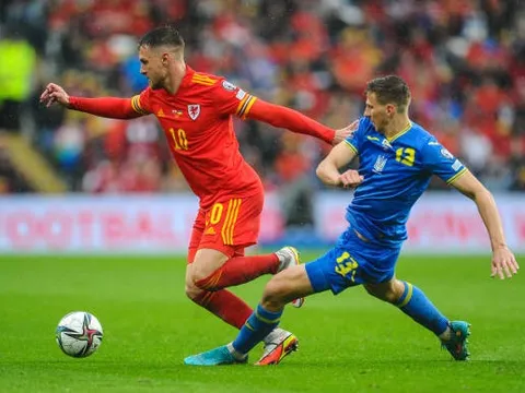 Ramsey làm lu mờ De Bruyne với màn trình diễn siêu đẳng