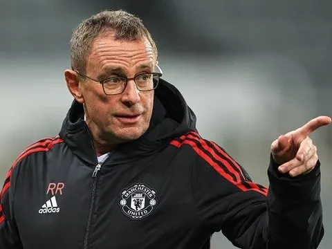 Ten Hag đến Old Trafford, Rangnick có động thái đầu tiên
