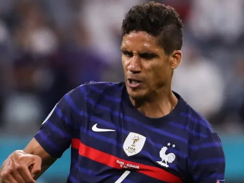 "Gã khổng lồ" dứt khoát, bản HĐ cực chất ở rất gần Man Utd