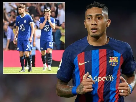 Raphinha phản ứng với thảm họa của Chelsea