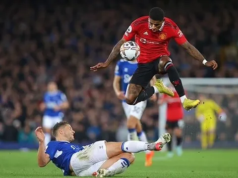 Rashford phản ứng, NHM Man Utd phẫn nộ vì bị tước bàn thắng