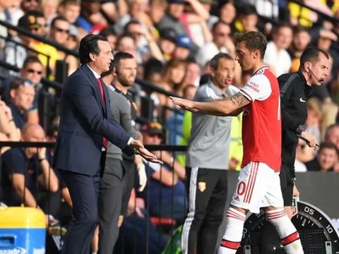 NÓNG! 'Sếp bự' Arsenal lên tiếng, nói lời gây sốc về mâu thuẫn Emery - Ozil