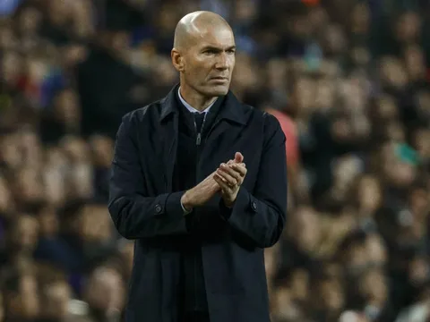 Real bay cao nhờ "gã khổng lồ" Zinedine Zidane!
