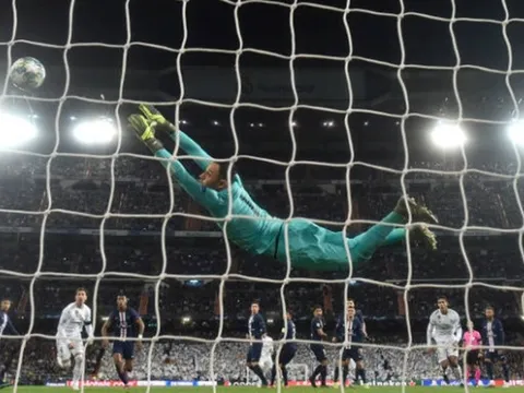 Real đắng lòng vì Navas "bay nhảy" như chim, Courtois đóng vai "phản diện"