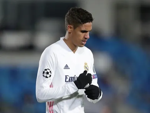 XONG! Real ra thông báo then chốt về Varane, Chelsea 'mừng thầm'