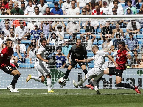 Real Madrid: Trái tim Valverde và cú vượt rào 52 mét