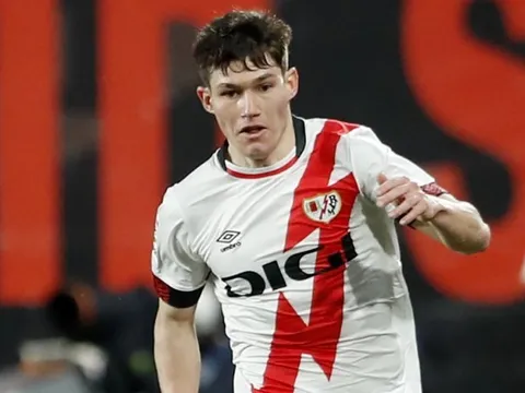 Real mua lại hậu vệ trái với giá hời