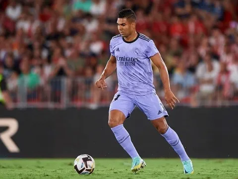 Real ra giá bán Casemiro cho Man United
