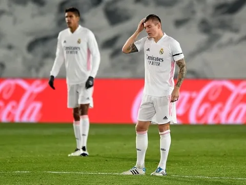 Real sa sút thảm hại: Điều gì đang xảy ra với Zidane và 'nhà vua'?
