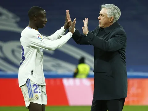 Real thắng ngược Sociedad 4-1